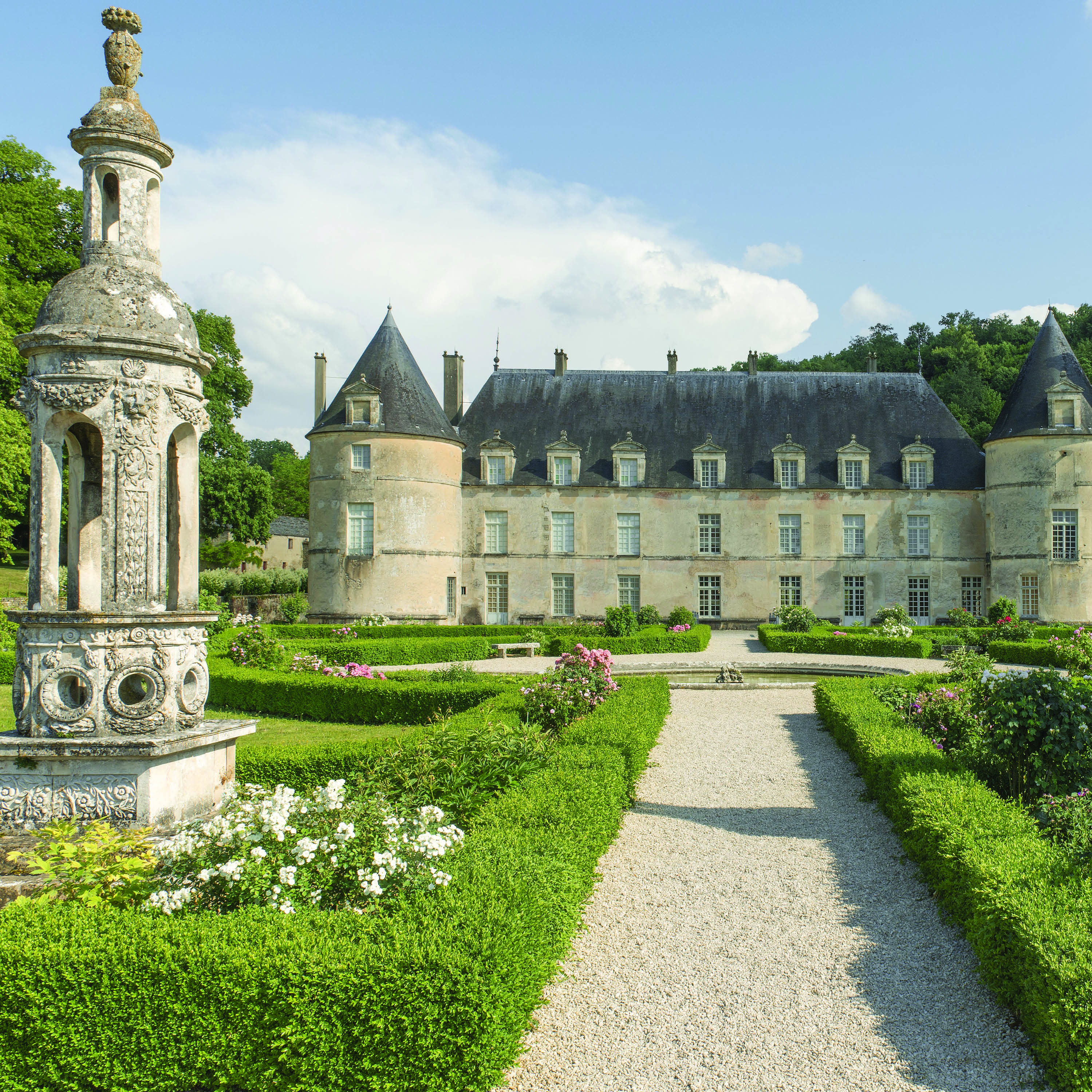 Château de Bussy Rabutin © Jean Pierre Delagarde Centre des monuments nationaux