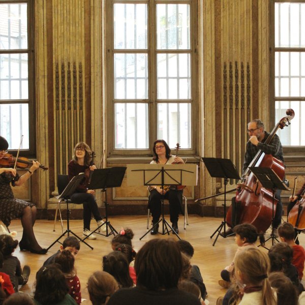 Quintette avec contrebasse, séances scolaires - crédit Louise Potot